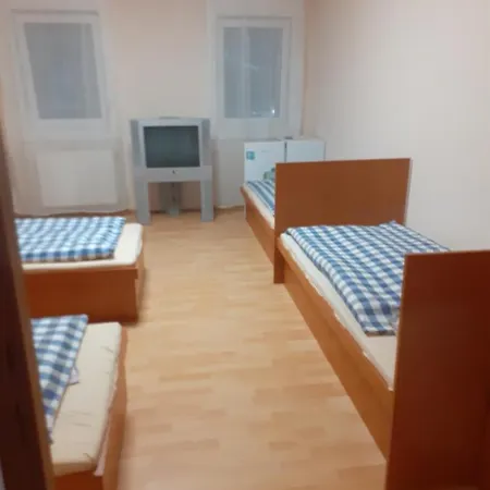 Oreg Udvarhaz Vandrerhjem Rajka