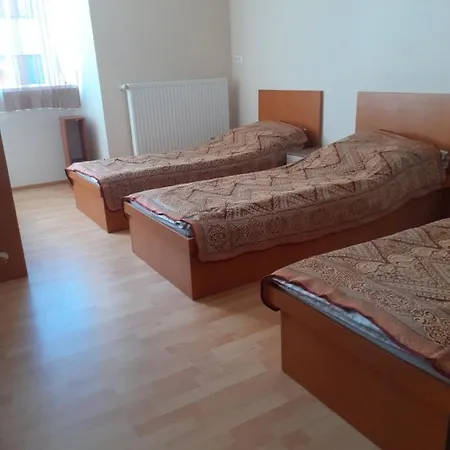 Oreg Udvarhaz * Rajka